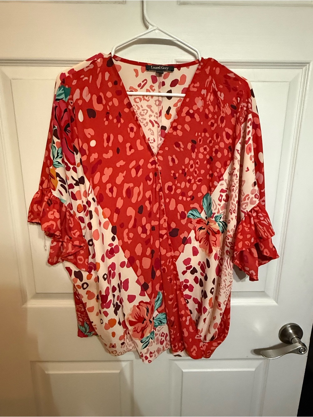 Laurel Grey Red Floral-Print V-Neck Women's Top
